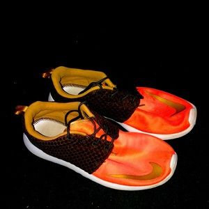 Orange Nike Roshi’s comfort